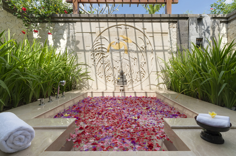 Kaba Kaba Estate Romantic Bathub Set Up, Tabanan | 8 Bedroom Villas Bali