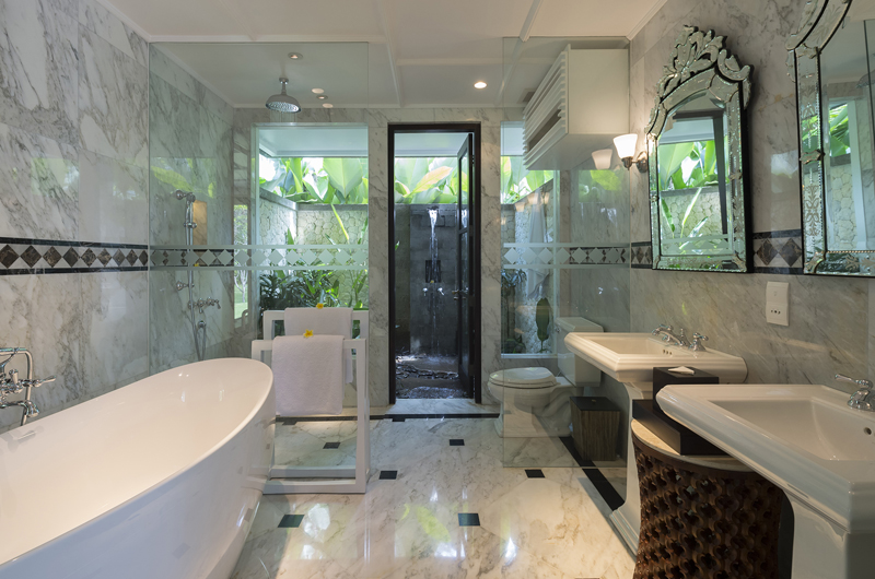 Kaba Kaba Estate Bathroom with Bathtub, Tabanan | 8 Bedroom Villas Bali