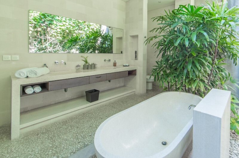 Nyaman Villas En-Suite Bathroom with Bathtub, Seminyak | 8 Bedroom Villas Bali
