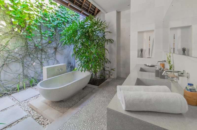 Nyaman Villas Semi Open Bathroom with Bathtub, Seminyak | 8 Bedroom Villas Bali